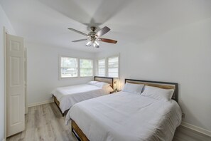 4 sovrum, skrivbord, strykjärn/strykbräda och gratis wi-fi