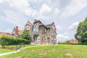 Exterior - Renovated, 1BR, Luxury Amenities, Nice Neighbors, Quiet Pets OK, AC, Essentials (Philadelphia)