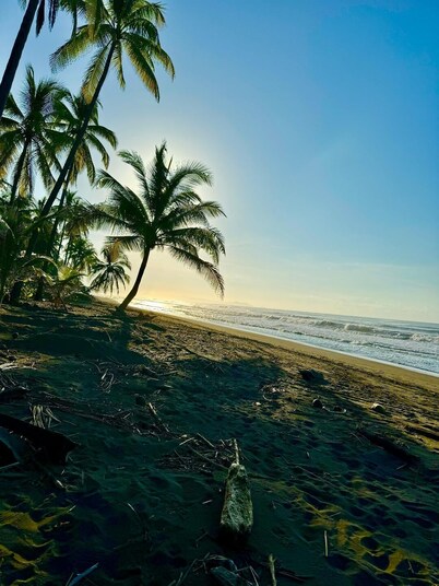 Pacific Ocean-Front Villa de Azul. stunning Sunrises & Sunsets, 3bd 2 full baths