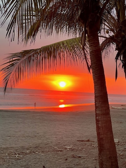 Pacific Ocean-Front Villa de Azul. stunning Sunrises & Sunsets, 3bd 2 full baths