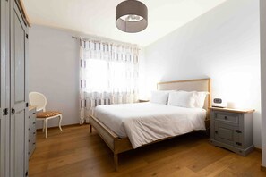 3 chambres, fer et planche à repasser, lit de bébé portatif, Wi-Fi