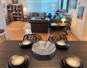 Smart-TV, peis, bøker og printere