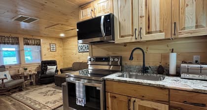 PINE COTTAGE - Pet Friendly Lakefront Cottage on Thayer Lake