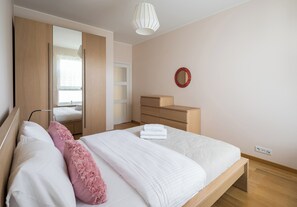 2 bedrooms, iron/ironing board, WiFi, bed sheets