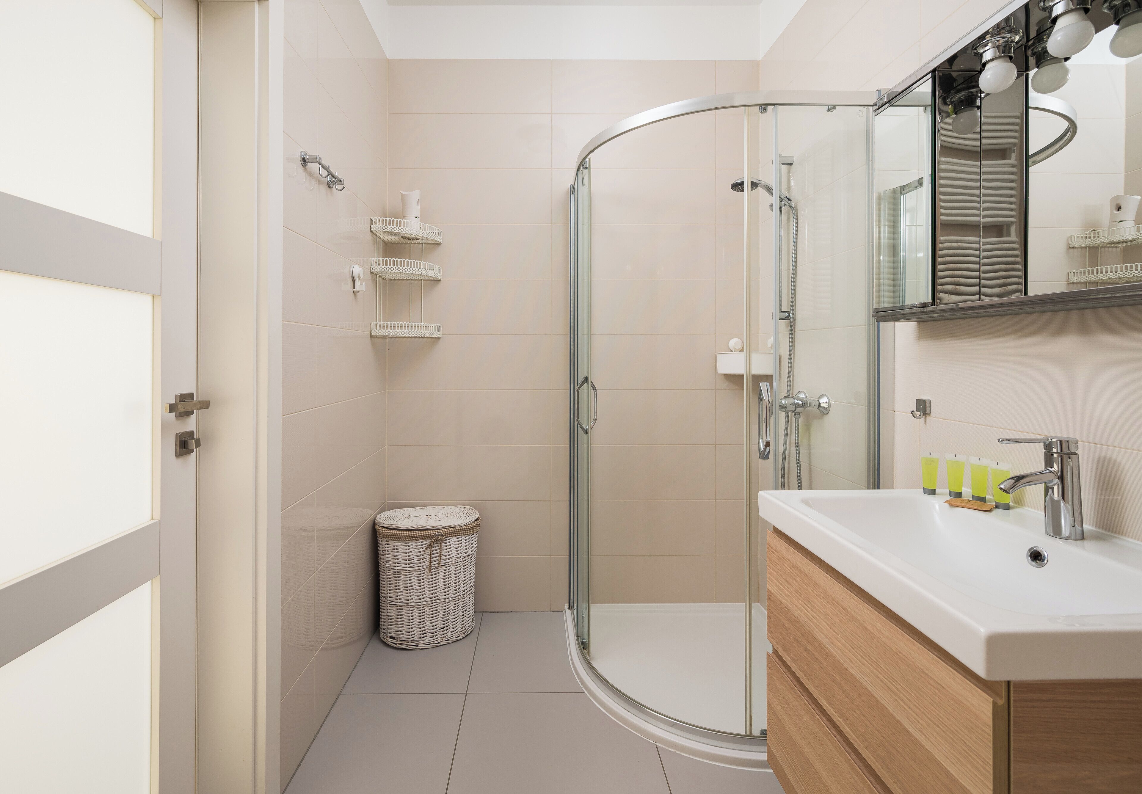 Shower, free toiletries, hair dryer, towels
