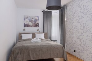 2 bedrooms, iron/ironing board, WiFi, bed sheets