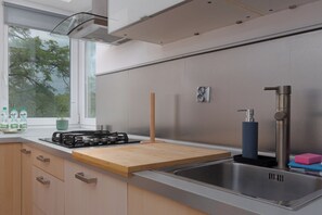 Kühlschrank, Mikrowelle, Ofen, Herdplatte