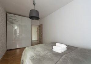 2 chambres, fer et planche à repasser, Wi-Fi, draps fournis