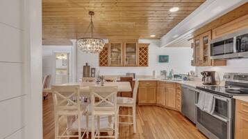 冰箱、微波炉、烤箱、炉灶