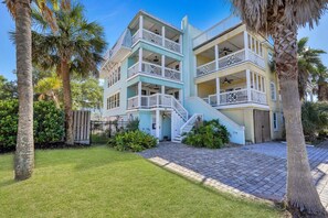Exterior - Blue Pearl Beach House: Steps from the Beach (Tybee Island)