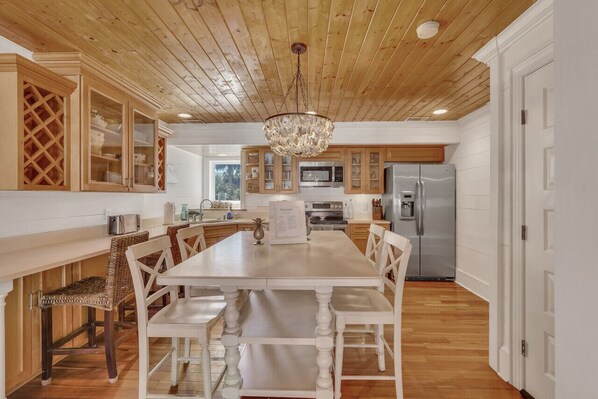 Dining - Blue Pearl Beach House: Steps from the Beach (Tybee Island)