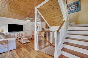 Smart TV - Blue Pearl Beach House: Steps from the Beach (Tybee Island)