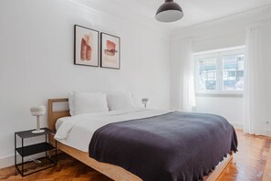 3 chambres, fer et planche à repasser, Wi-Fi, draps fournis