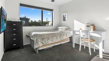 6 bedrooms, free WiFi, bed sheets