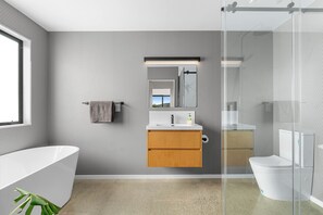 Dusche, Handtücher, Seife, Toilettenpapier
