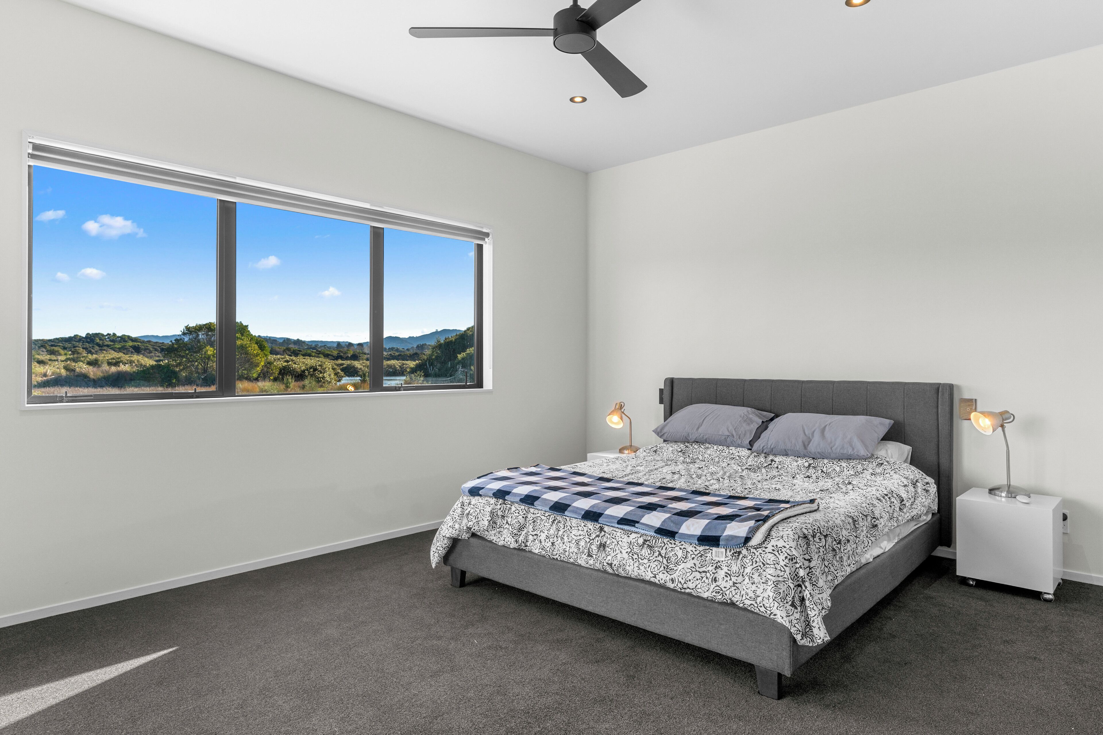 6 bedrooms, WiFi (free), bed sheets