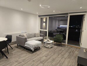 Apartment | Living area - Luxurious 2-bed Haven in the Heart of Barking (Barking)