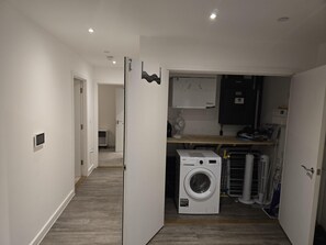 Apartment | Interior - Luxurious 2-bed Haven in the Heart of Barking (Barking)