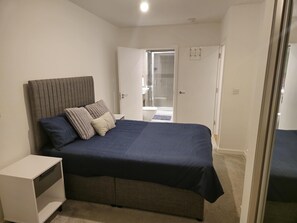 Apartment | 2 bedrooms, free WiFi, bed sheets - Luxurious 2-bed Haven in the Heart of Barking (Barking)