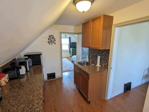 Fridge, microwave, stovetop, coffee/tea maker - Gladstone Loft: Bright & Cozy 1-Bedroom Stay (Sault Ste. Marie)