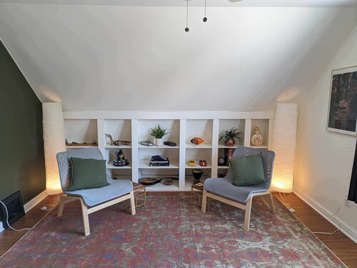 Gladstone Loft: Bright & Cozy 1-Bedroom Stay