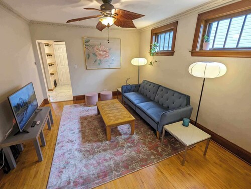Gladstone Home: Charming 2-Bedroom Stay