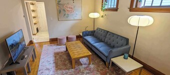 Gladstone Home: Charming 2-Bedroom Stay