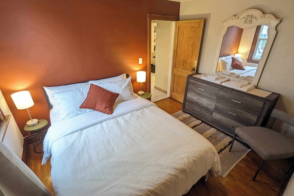 2 sovrum, strykjärn/strykbräda, gratis wi-fi och sängkläder