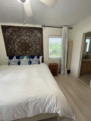 3 bedrooms, iron/ironing board, travel crib, WiFi - Poolside Beach villa, short walk to beach, free bikes. (Hollywood)