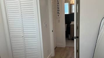 1 chambre, fer et planche Ă repasser, Wi-Fi, draps fournis