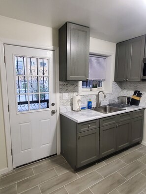 Unclassified image, 3 of 19, button - Spacious 2 Bedroom in the Mt Vernon/North Bronx Area with Parking (Mount Vernon)