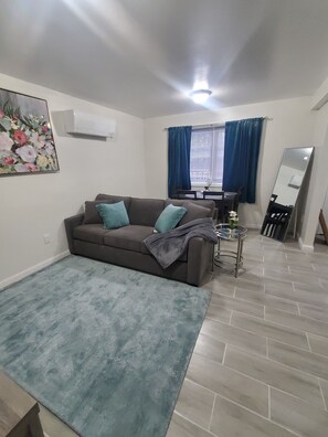 Unclassified image, 5 of 19, button - Spacious 2 Bedroom in the Mt Vernon/North Bronx Area with Parking (Mount Vernon)
