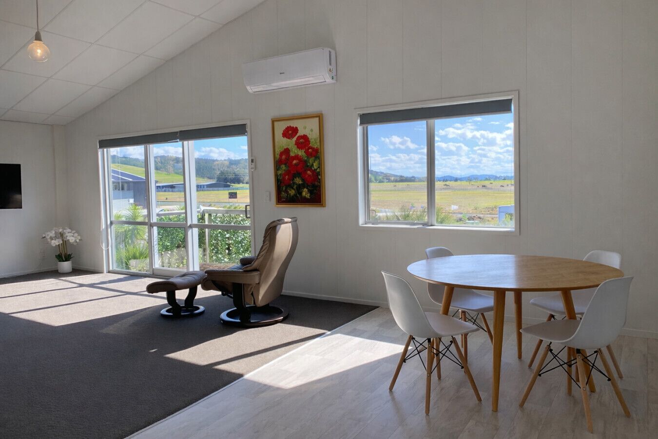 Upstairs Dining and Lounge Area