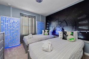 5 bedrooms, desk, iron/ironing board, free WiFi - Ooh La Lana~5BR Windsor Island~Sleeps 10~Disney (Davenport)