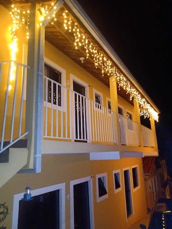 Fachada de la propiedad. Hospedagem Clima do Lago