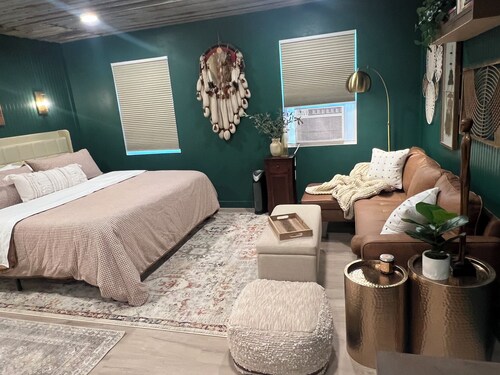 Cozy farmhouse cabin near Kilgore and Longview