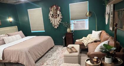 Cozy farmhouse cabin near Kilgore and Longview