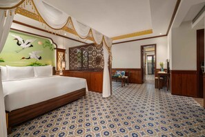 Signature Queen Suite, Window with Neighbor View | In-room safe, blackout curtains, soundproofing, free WiFi - Soluna D'Annam - The Art of Hoi An Relaxation (Da Nang)