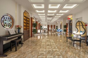 2 bars/lounges, 2 swim-up bars, 2 poolside bars