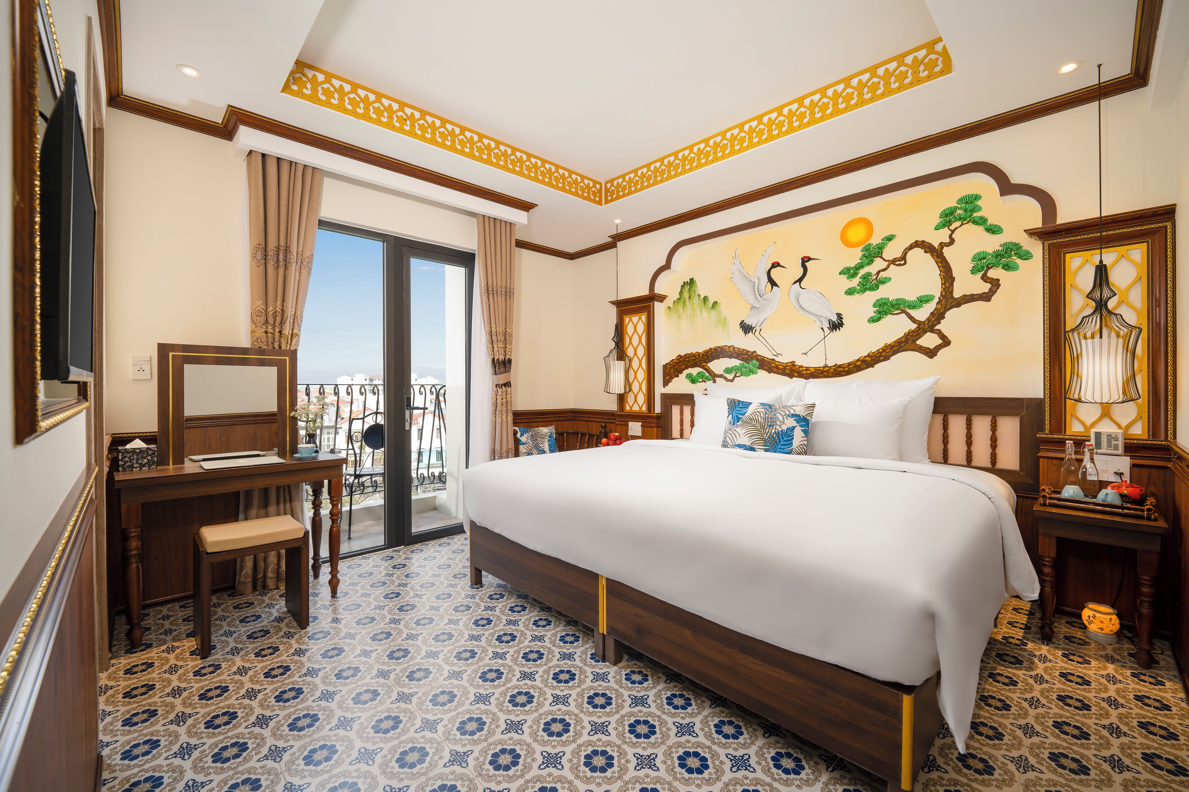 Premium Queen/ Twin Room, Balcony with Riverside View | Premium bedding, minibar, in-room safe, desk