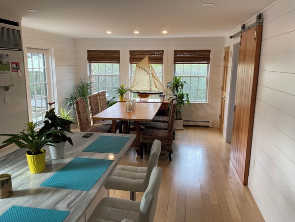 Dining - 4-Bedroom Newly Renovated House near Everything! (Nantucket)