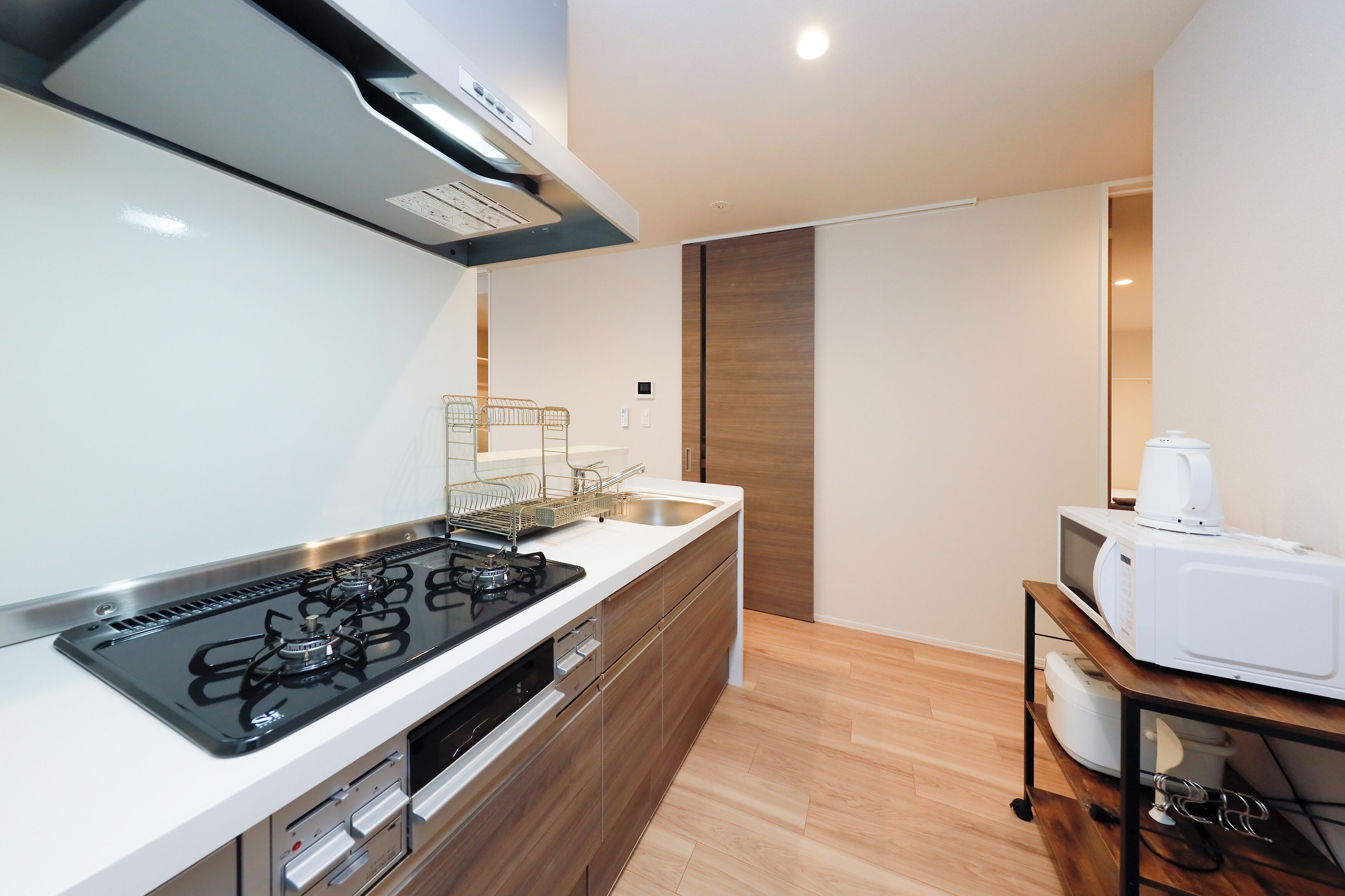 402/Accommodates six-person, Non Smoking | Private kitchen | Full-size fridge, microwave, stovetop, cookware/dishes/utensils