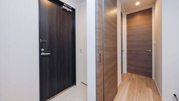 402/Accommodates six-person, Non Smoking | Room amenity