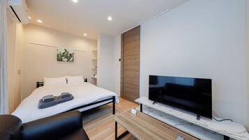 401/Accommodates two-person, Non Smoking | Living area
