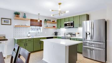 Mikroaaltouuni, uuni, liesi, astianpesukone