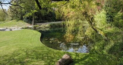 5 Bedroom Lake House in a nature reserve