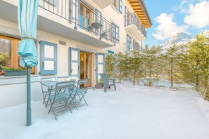 Outdoor dining - Vallorcine Balme 04 Ski In / Ski Out, Vallorcine (Argentiere), France (Vallorcine (Argentiere))