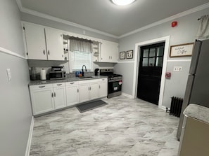 Een magnetron, een oven, een kookplaat