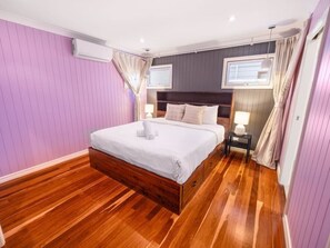 5 bedrooms, desk, iron/ironing board, free WiFi