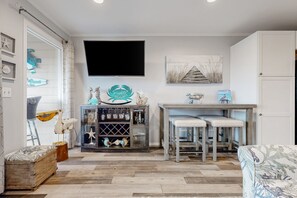 Interior - 3rd floor Condo, pool, tennis/pickleball, bike rentals & close to beach (Hilton Head)